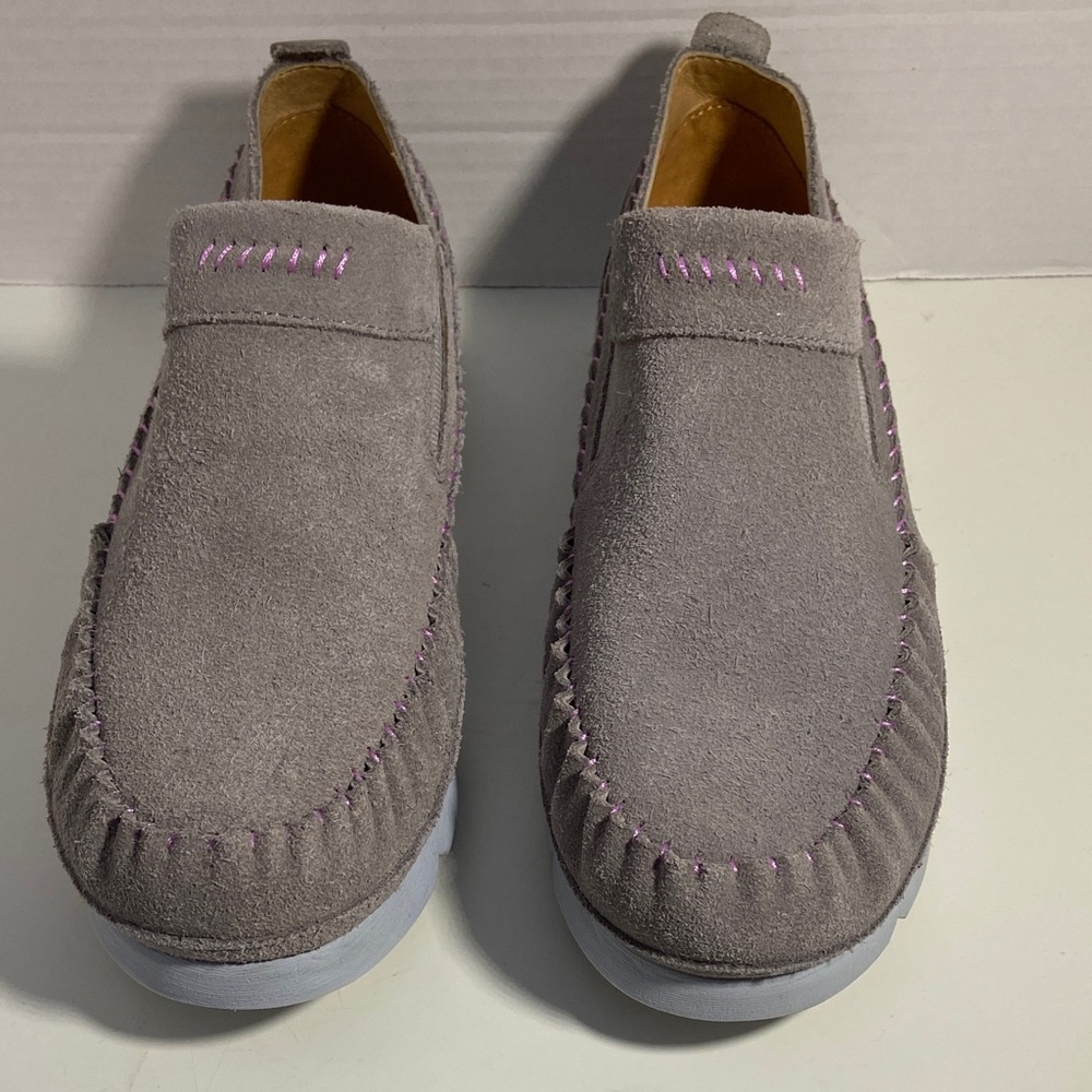 Elegant Woman’s Manitoba Mukluks Mauve Suede Slip-On Loafers